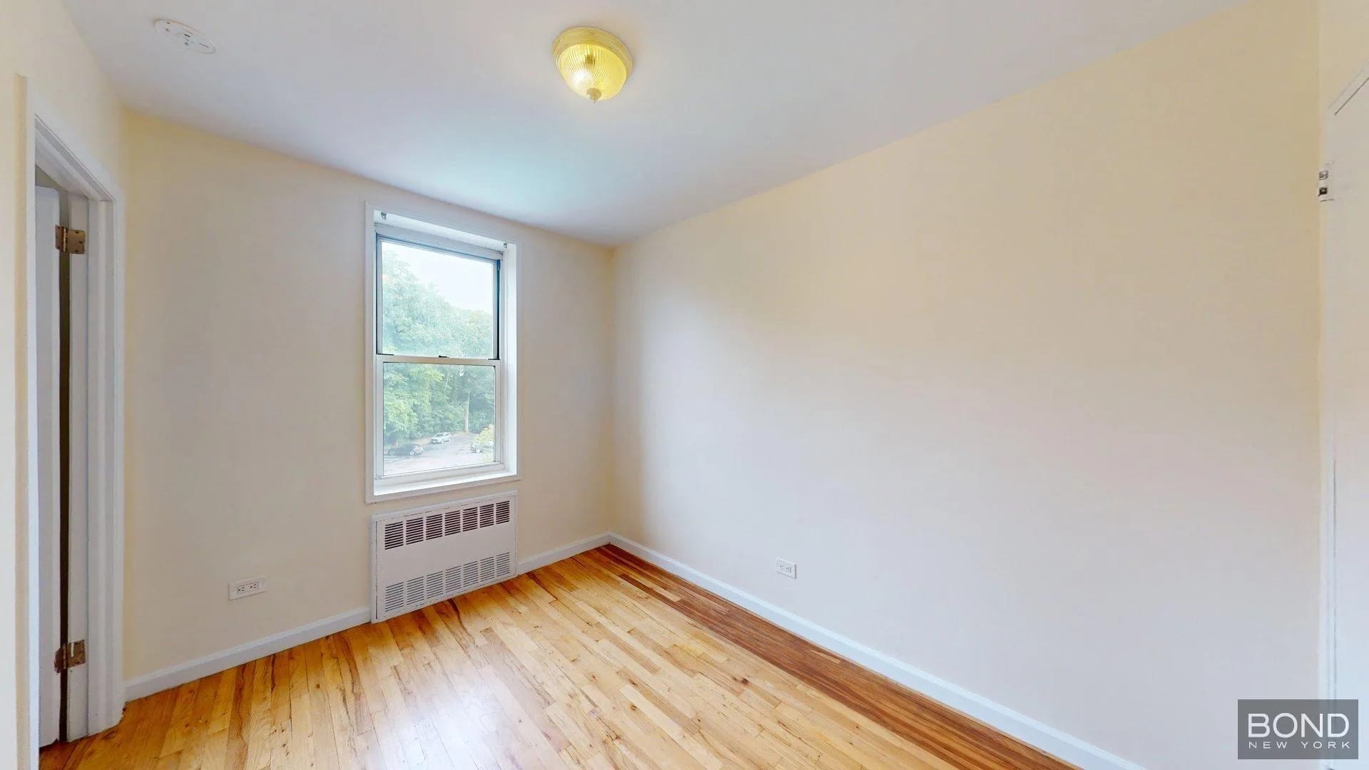 2 bedrooms in Glen Oaks, Queens, photo 4