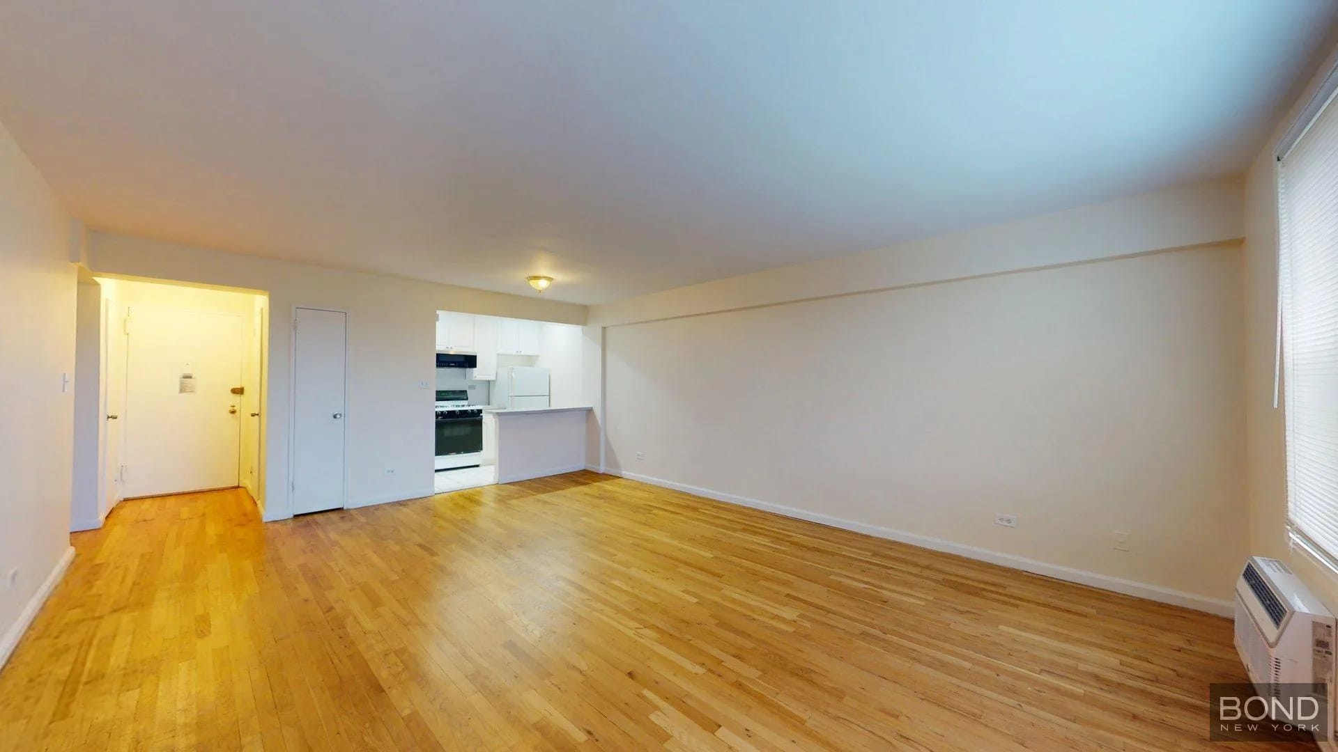 1 bedroom in Glen Oaks, Queens, photo 1