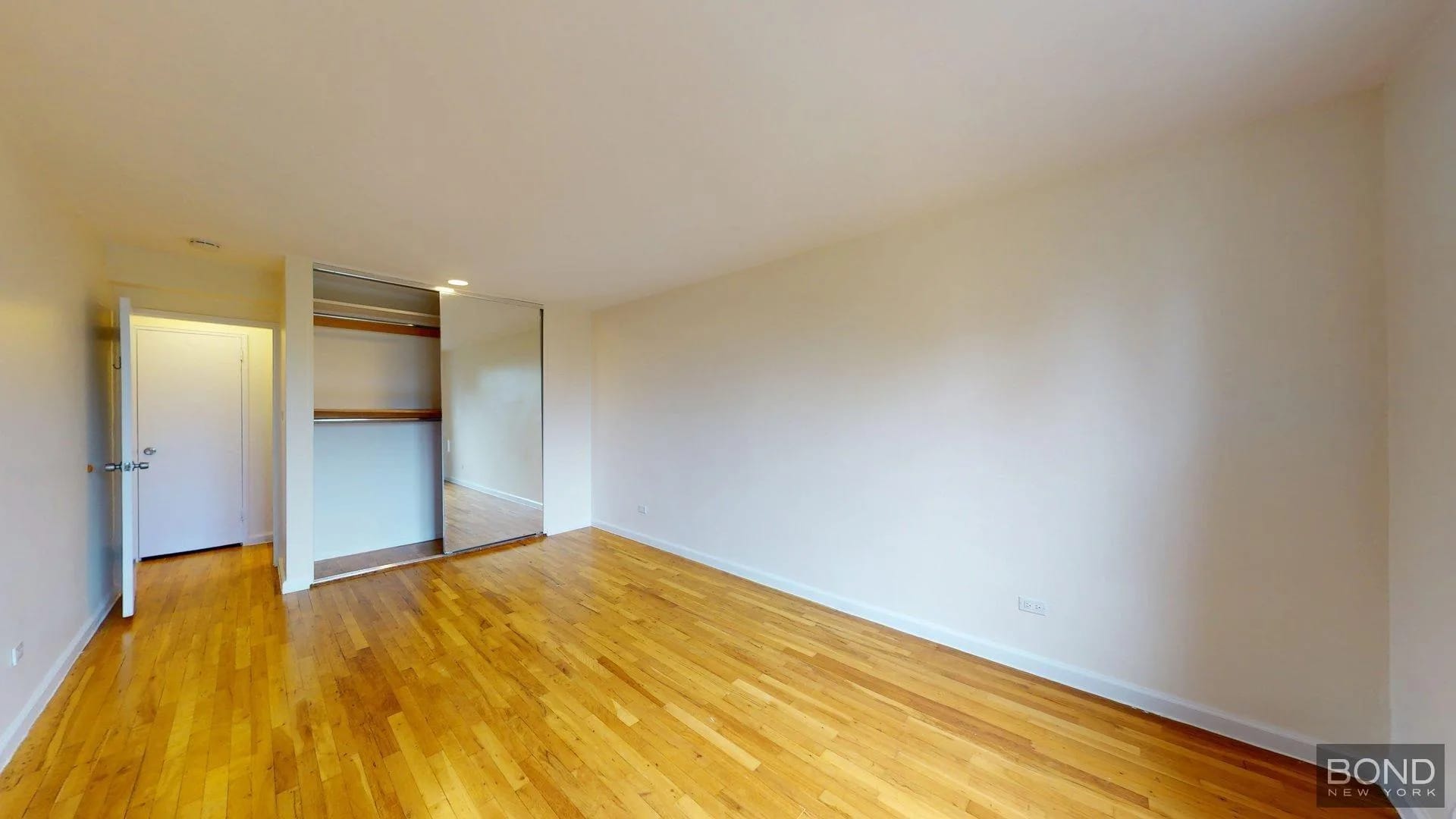 2 bedrooms in Glen Oaks, Queens, photo 3