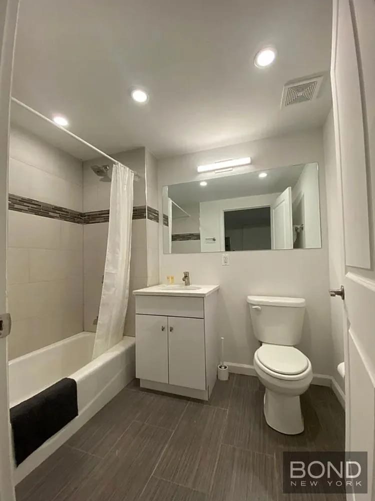 1 bedroom in Midtown West, Manhattan, photo 3