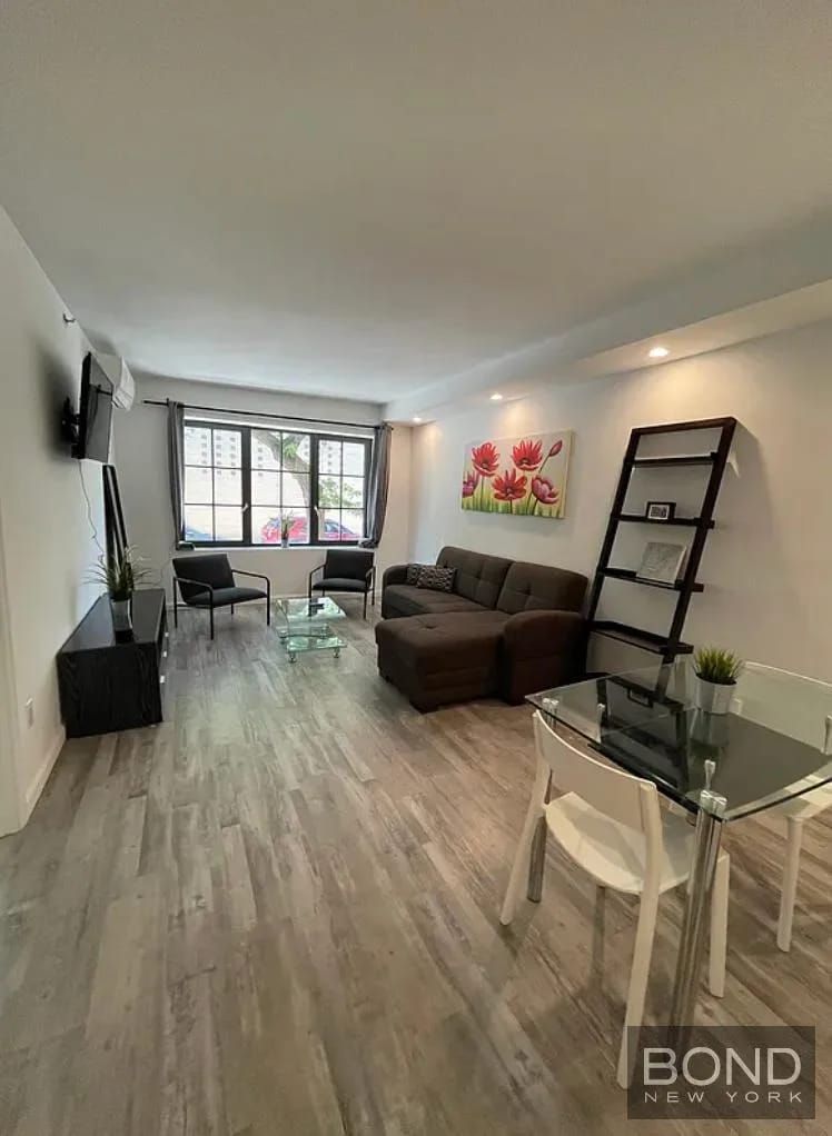 1 bedroom in Midtown West, Manhattan, photo 2