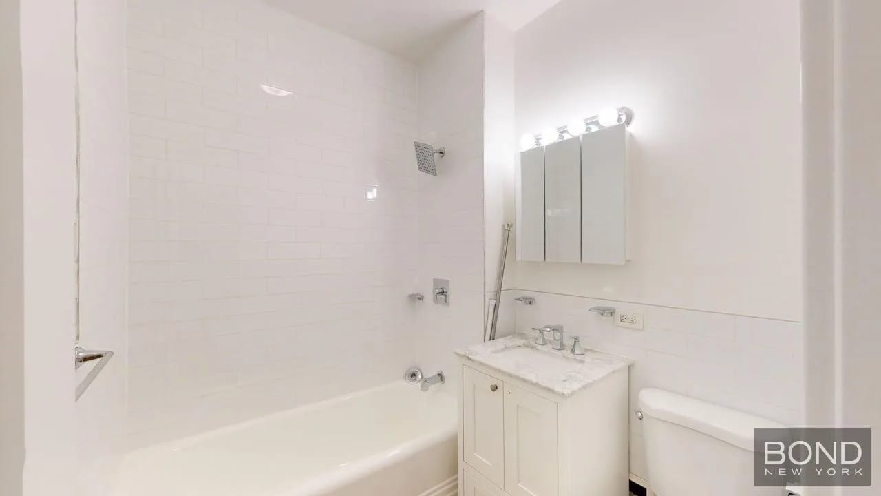 1 bedroom in Upper East Side, Manhattan, photo 3