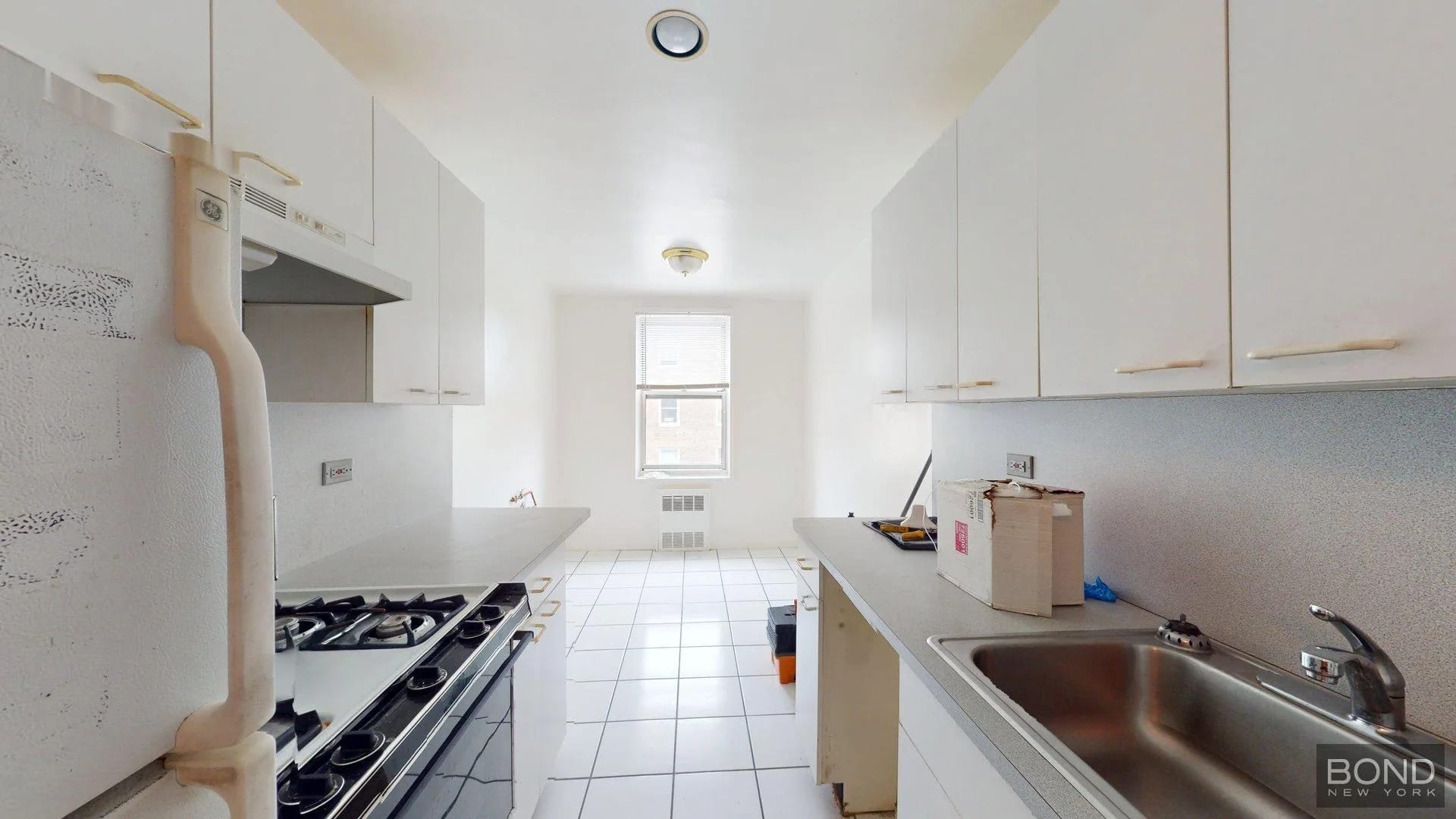 1 bedroom in Glen Oaks, Queens, photo 2