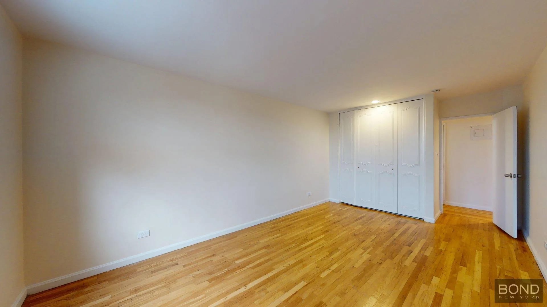 1 bedroom in Glen Oaks, Queens, photo 3