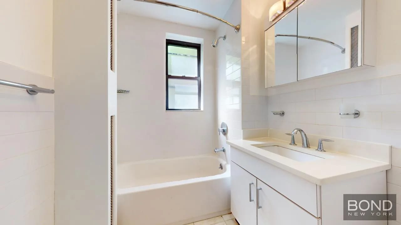 1 bedroom in Midtown West, Manhattan, photo 4