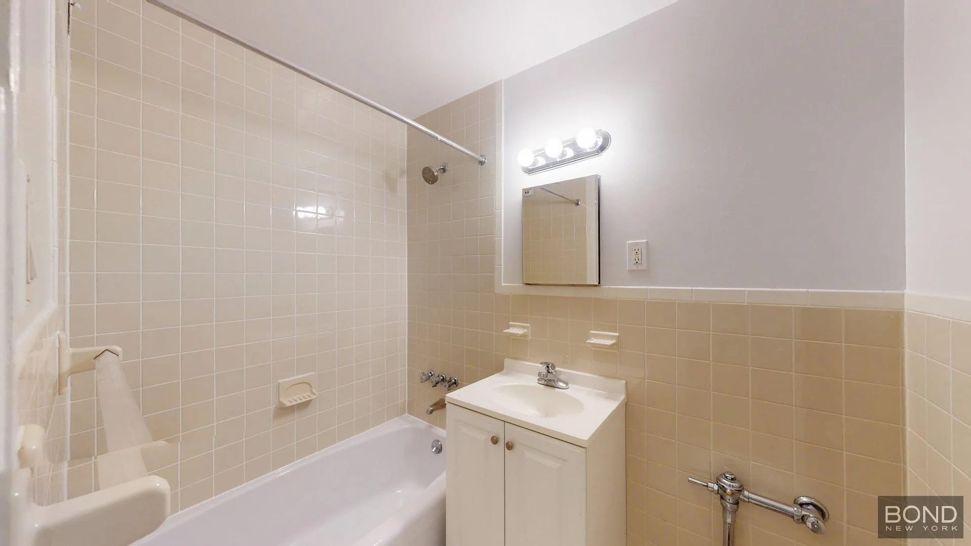 2 bedrooms in Glen Oaks, Queens, photo 5